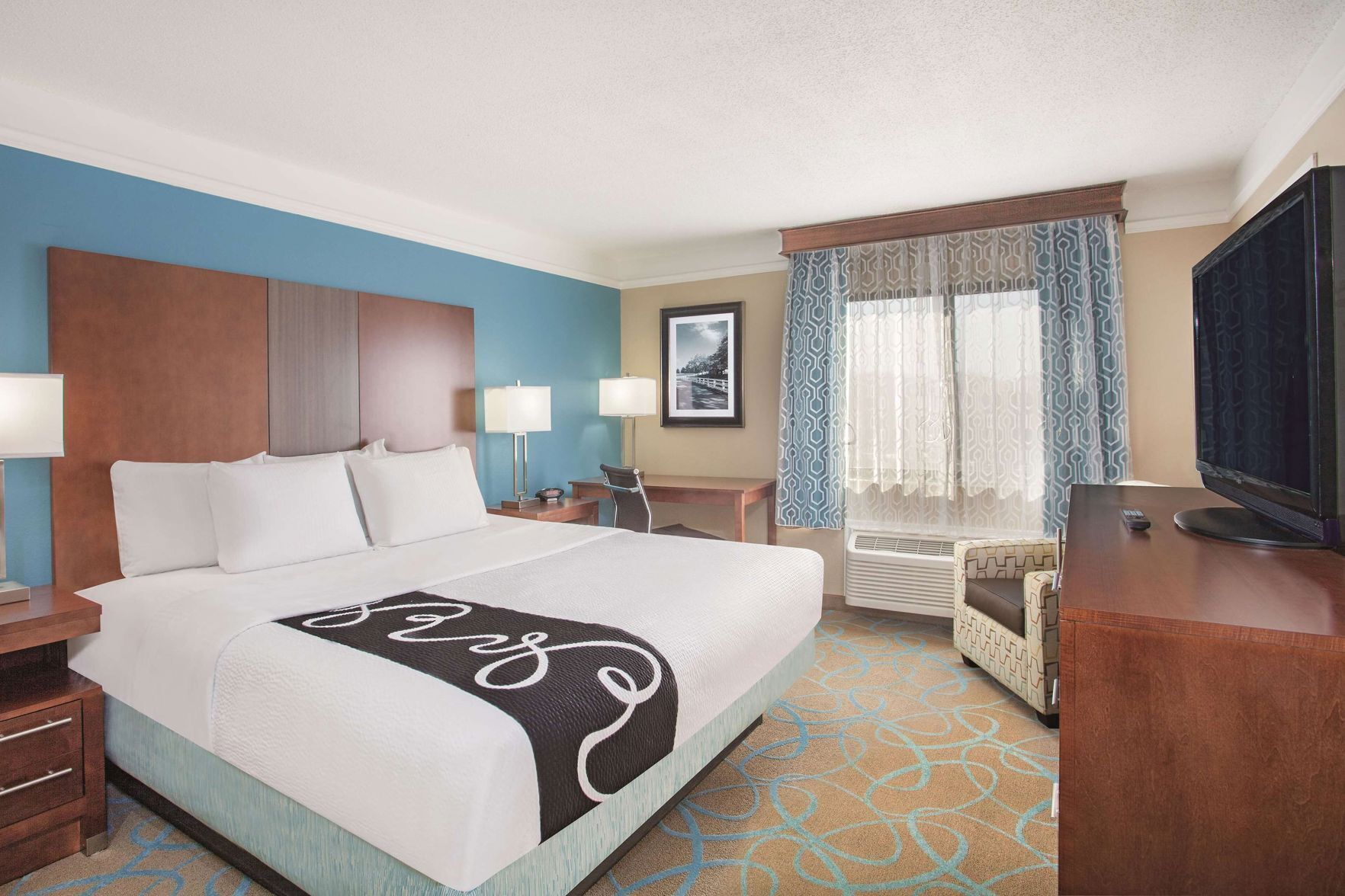 Premium bedding, iron/ironing board, free cribs/infant beds, free WiFi