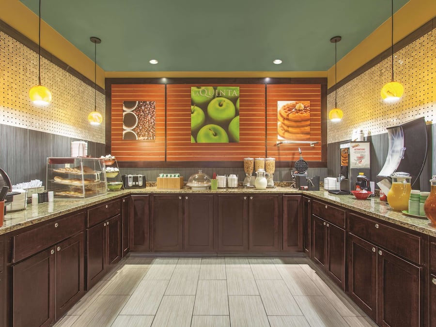 Continentaal ontbijt inbegrepen