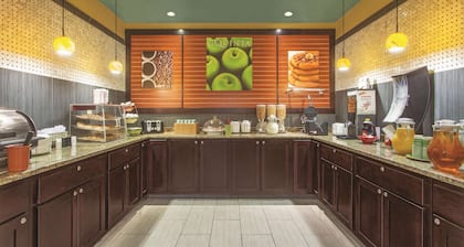 La Quinta Inn & Suites by Wyndham Elizabethtown
