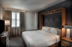 In-room safe, desk, laptop workspace, blackout curtains - Residence Inn by Marriott Washington, DC National Mall (Washington)