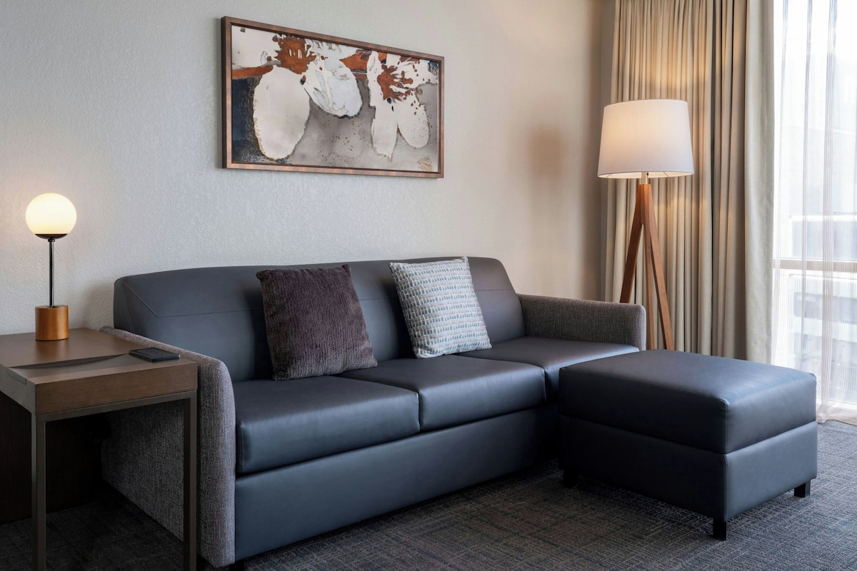 In-room safe, desk, laptop workspace, blackout drapes