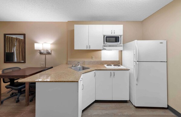 Fridge, microwave, stovetop, coffee/tea maker - Extended Stay America Suites Los Angeles Chino Valley (Chino)