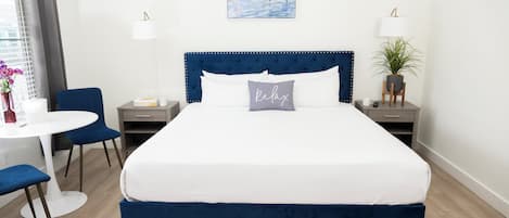 Cortinas blackout, wifi gratis y ropa de cama