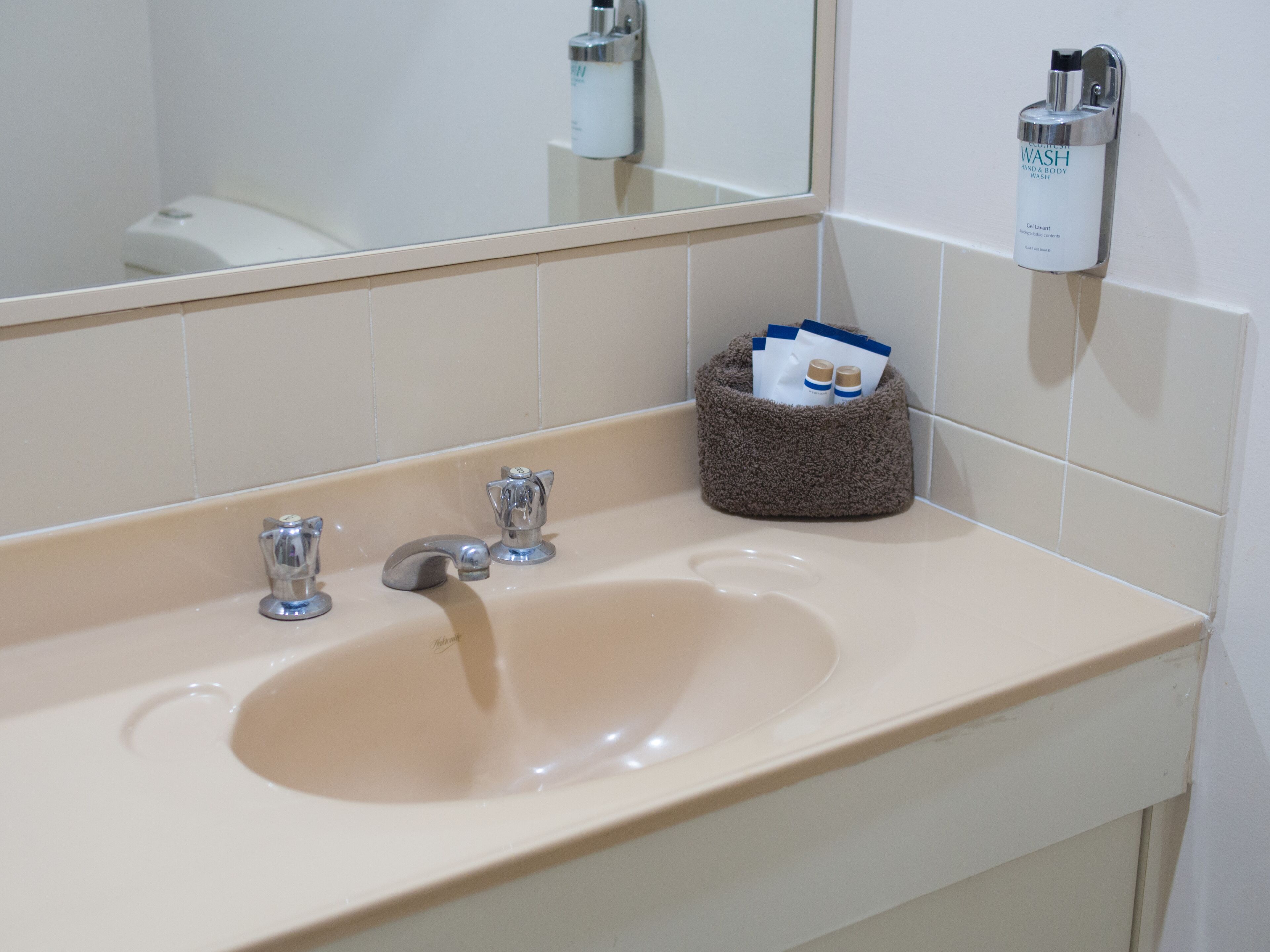 townhouse, 2 bedrooms | bathroom | shower, free toiletries, hair dryer, towels