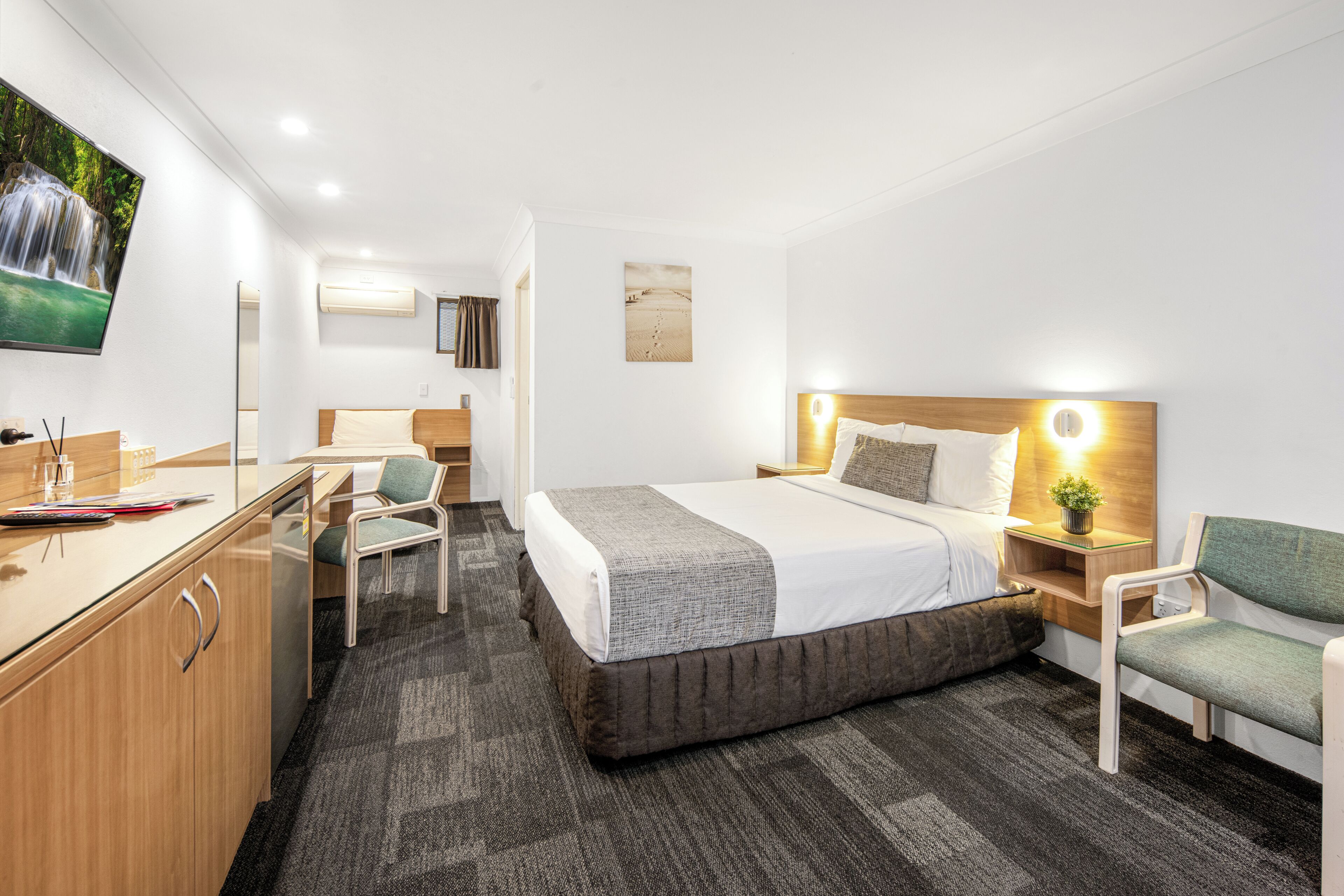 Standard Room | In-room safe, blackout drapes, soundproofing, iron/ironing board