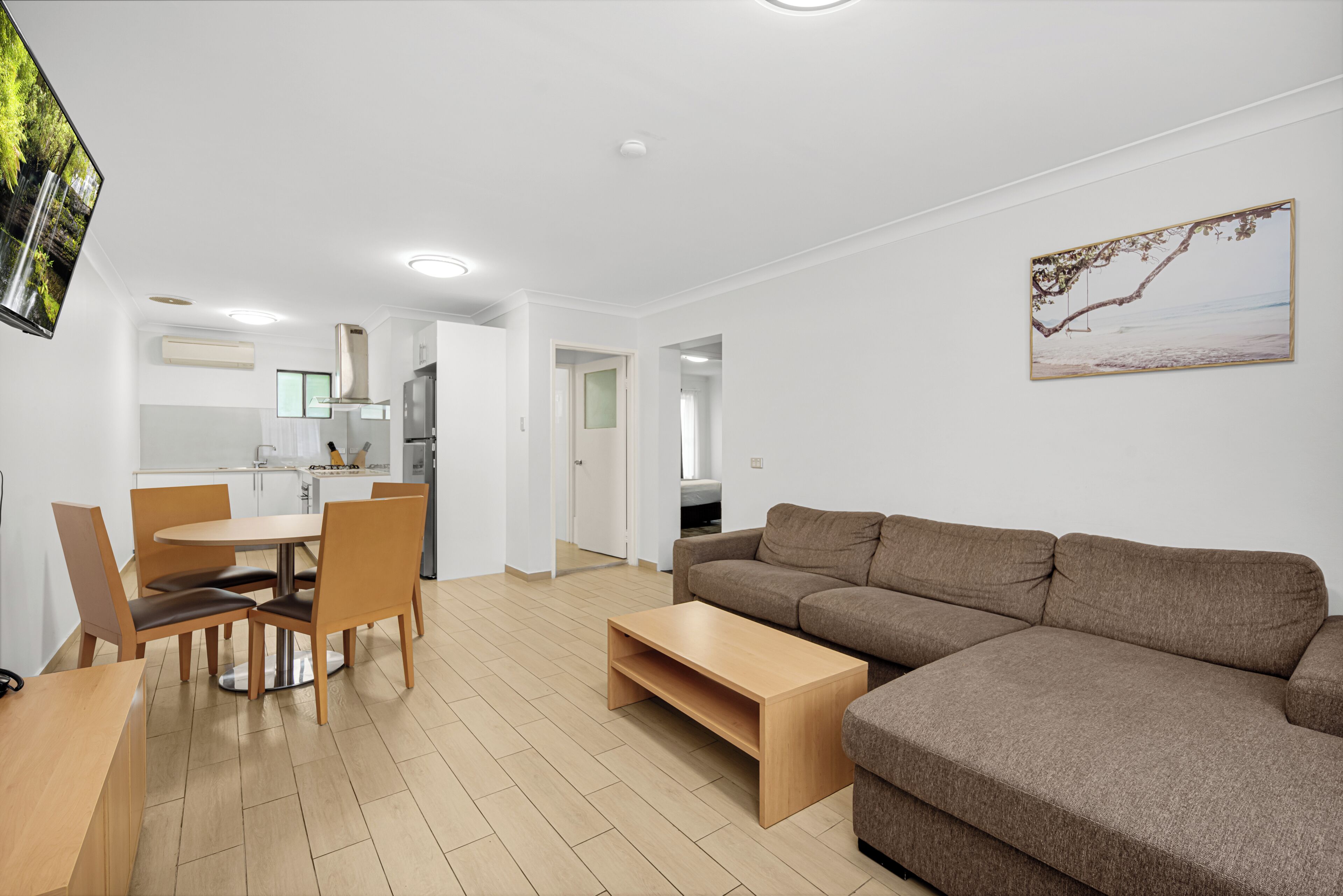 Executive appartement, 2 slaapkamers | Een kluis op de kamer, verduisterende gordijnen, geluiddichte muren