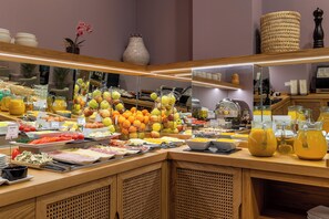 Tägliches kontinentales Frühstück gegen Gebühr
