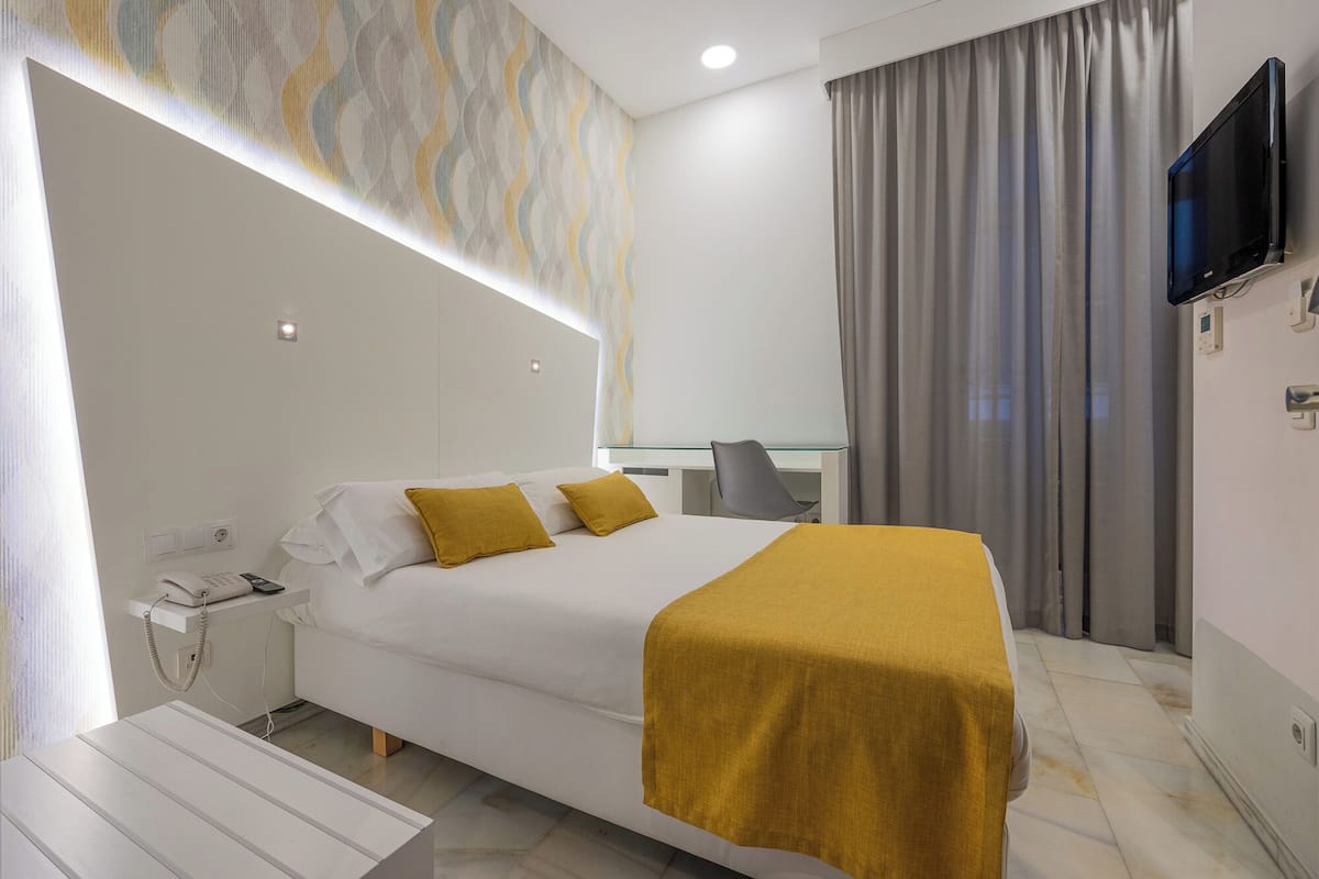 Basic Double Room (sin vistas con cama matrimonio)