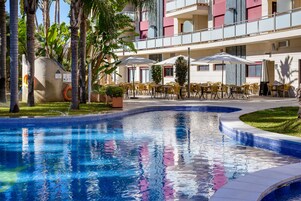 Outdoor pool, open 9:30 AM to 8:00 PM, pool umbrellas, sun loungers