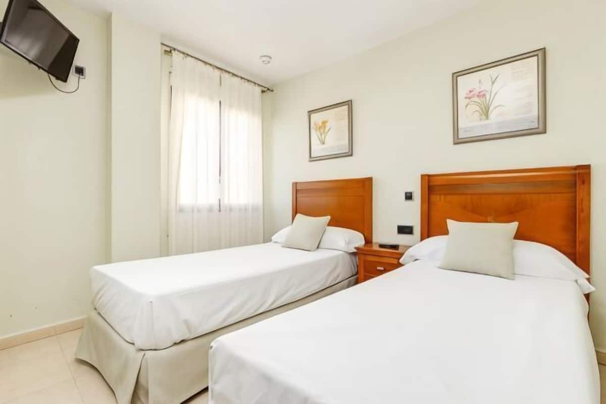 1 bedroom, in-room safe, desk, iron/ironing board