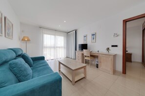 In-room safe, desk, iron/ironing board, free WiFi - Hotel Daniya Denia (Denia)