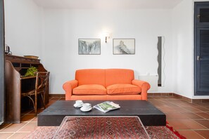 Junior Room | Minibar, in-room safe, individually decorated, individually furnished - Hotel Cerro de Hijar (Tolox)