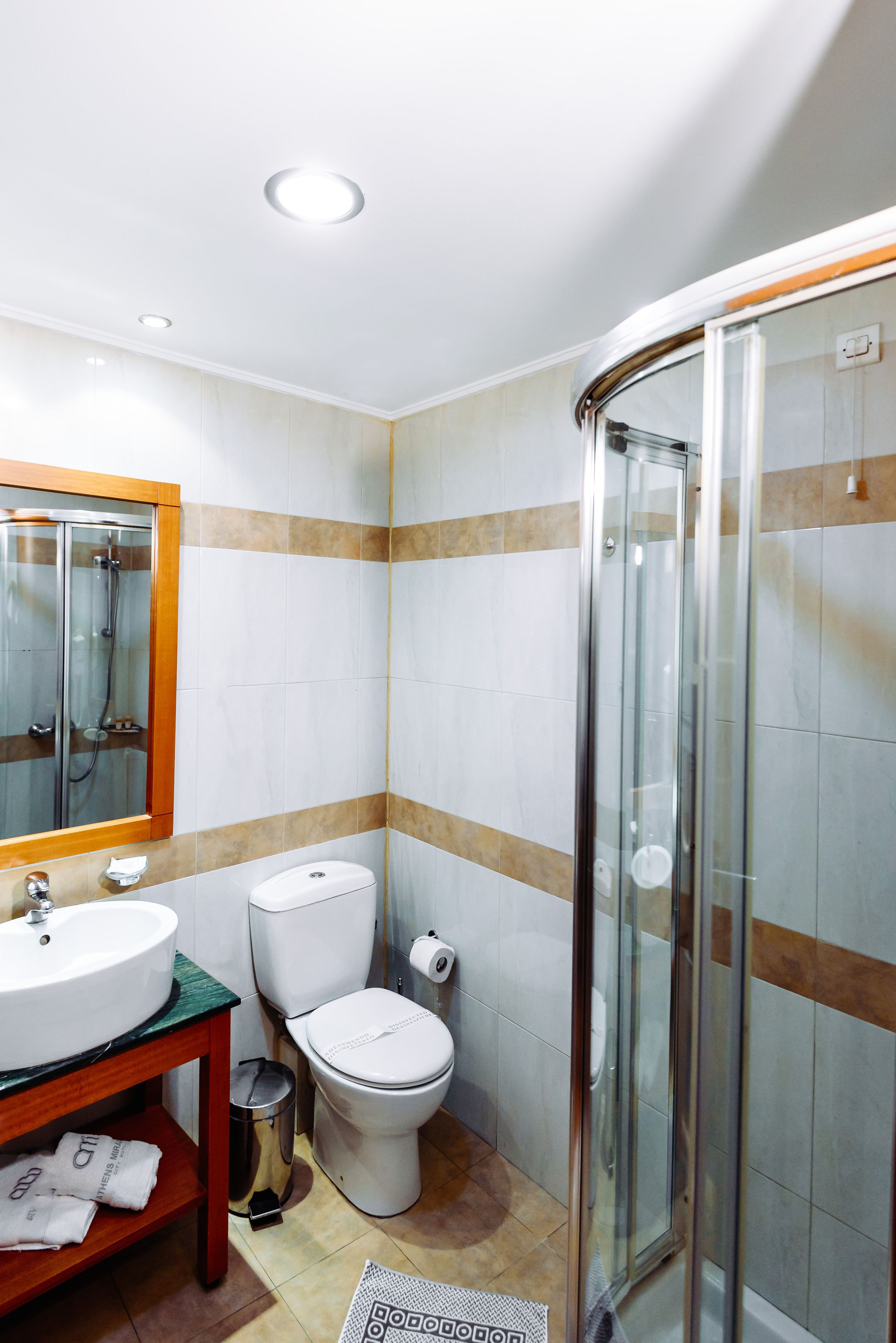 single room | bathroom | free toiletries, hair dryer, towels