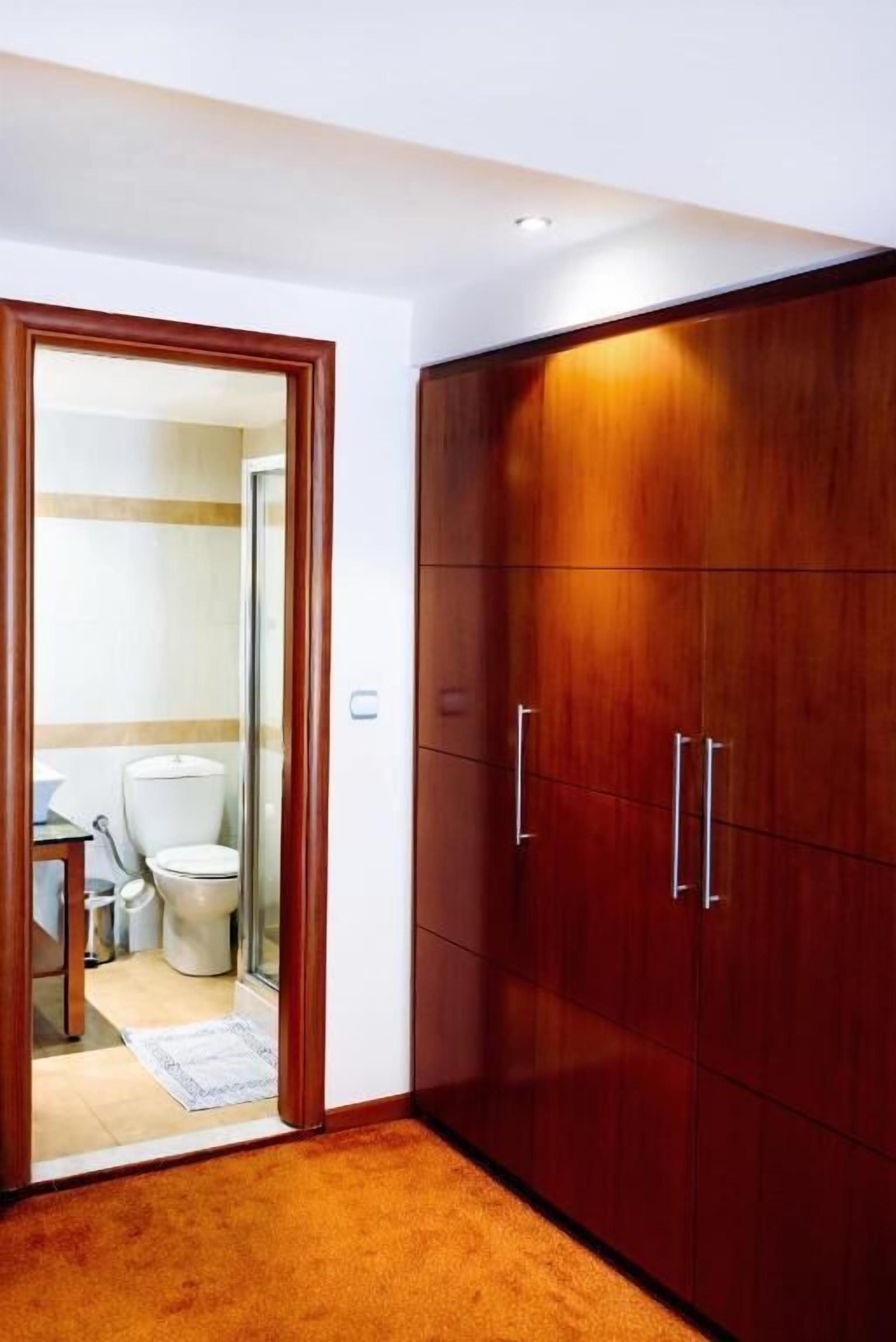 minibar, in-room safe, desk, iron/ironing board