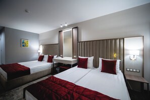 In-room safe, desk, laptop workspace, free WiFi - Saint George Hotel & Spa (Pomorie)