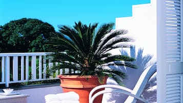Honeymoon Studio Suite, 1 King Bed, Tower | Balcony view