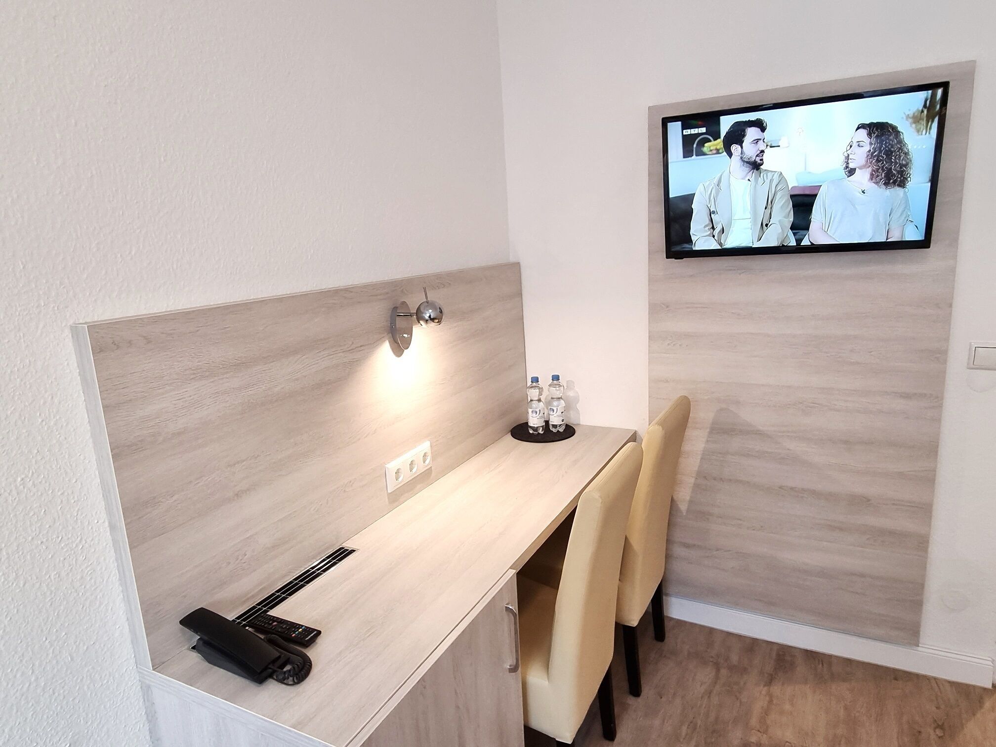 Minibar, Zimmersafe, Schreibtisch, schallisolierte Zimmer