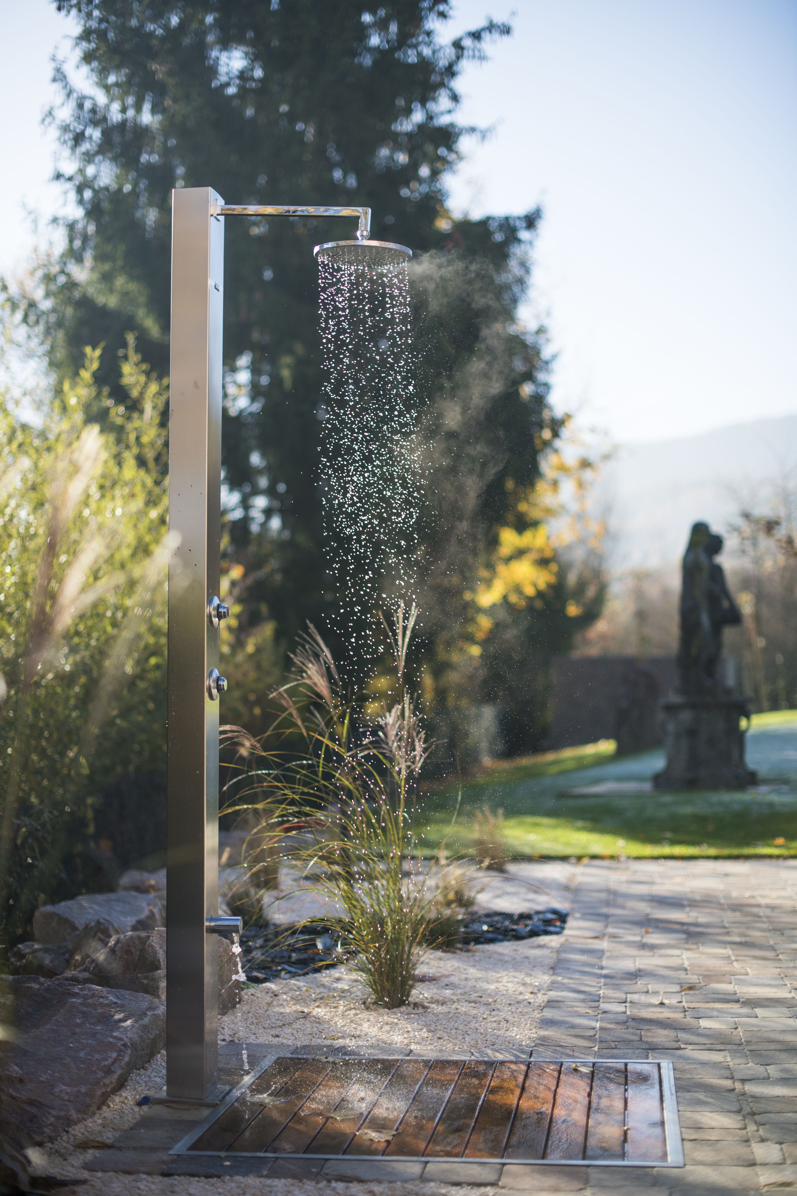 2 indoor pools, 2 outdoor pools, open 7 am to 7:30 pm, pool umbrellas