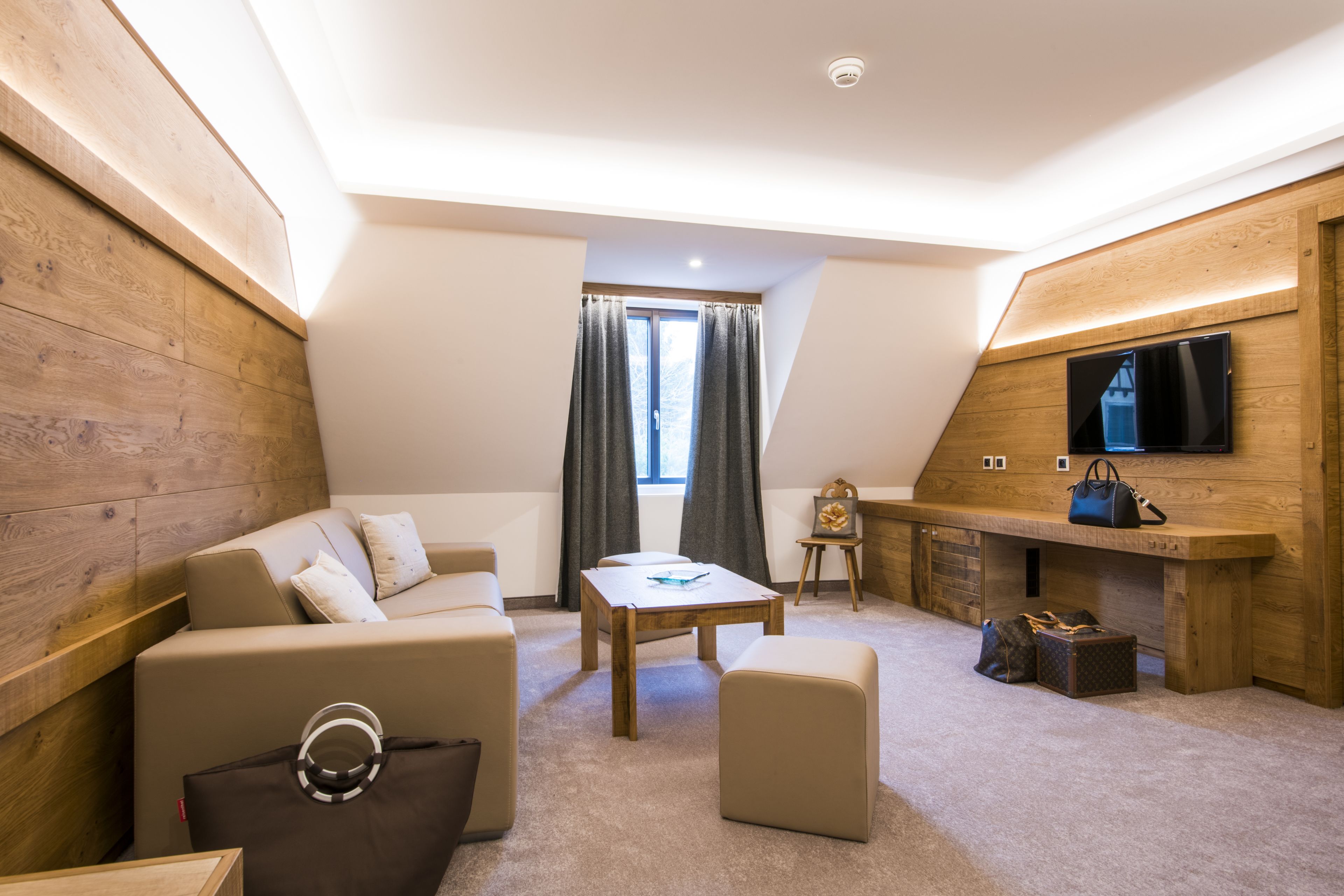 suite (pure alsace) | living room | led tv