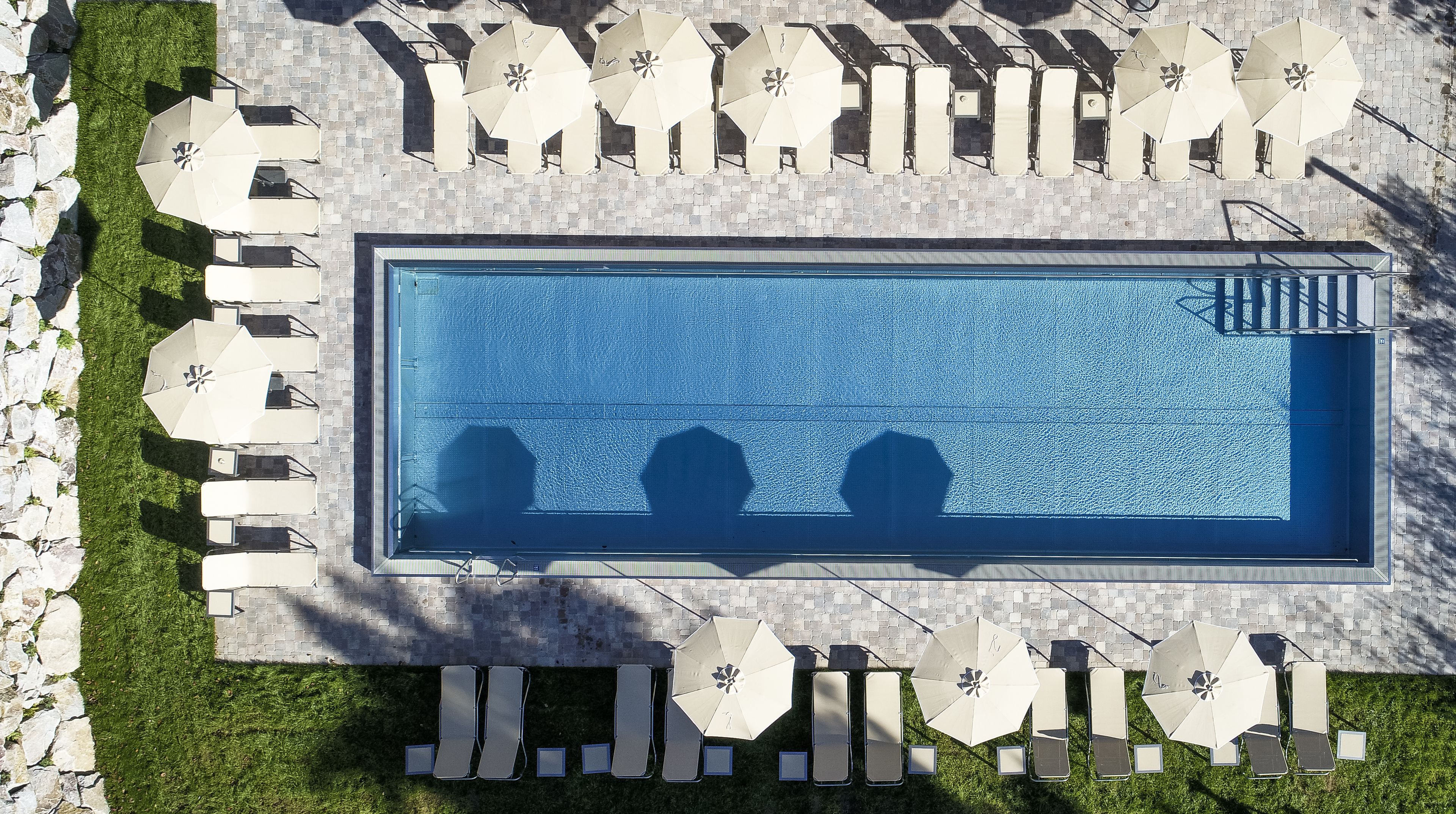 2 indoor pools, 2 outdoor pools, open 7 am to 7:30 pm, pool umbrellas