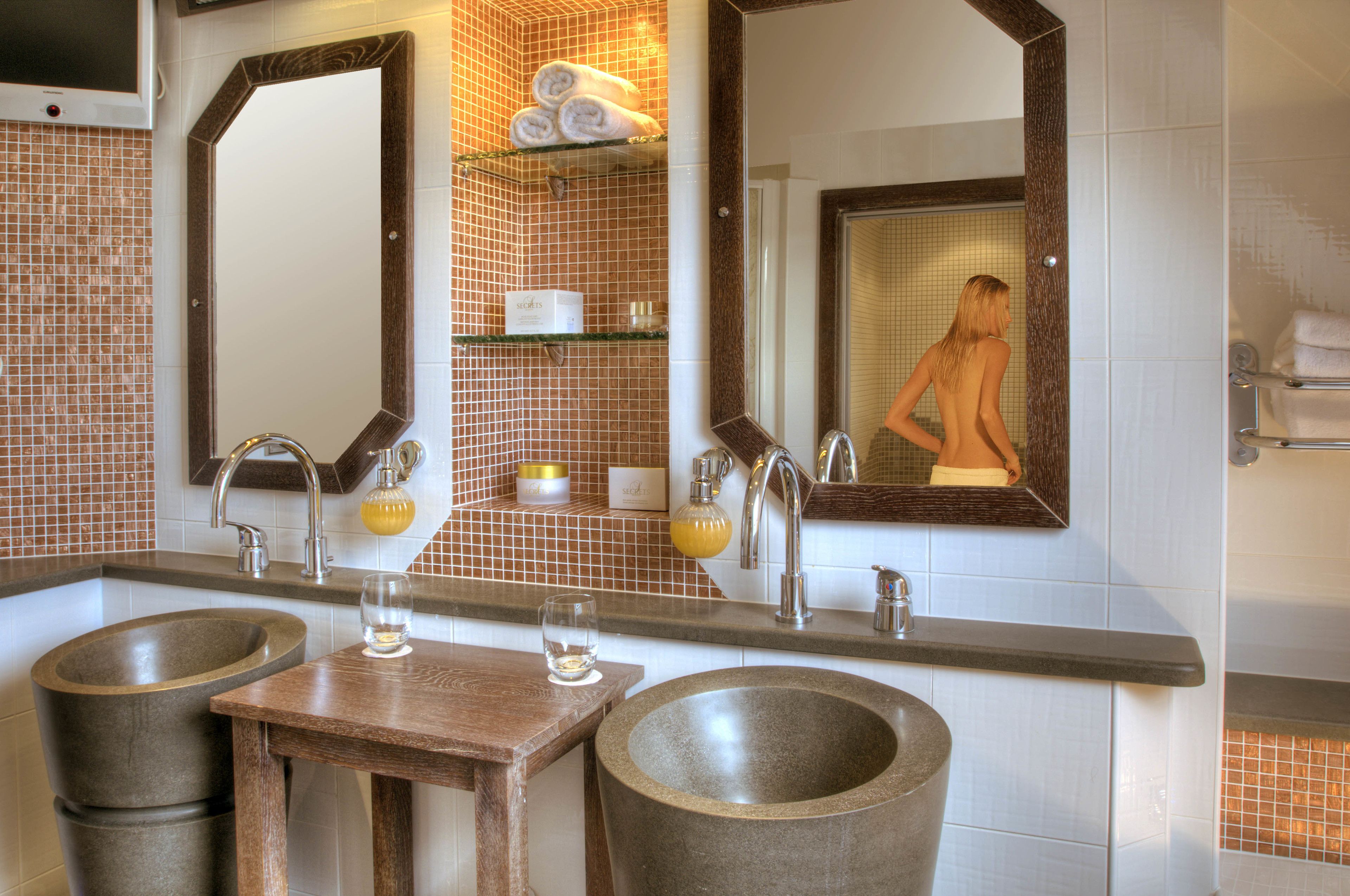 bien-être suite | bathroom | hair dryer, bathrobes, slippers, towels