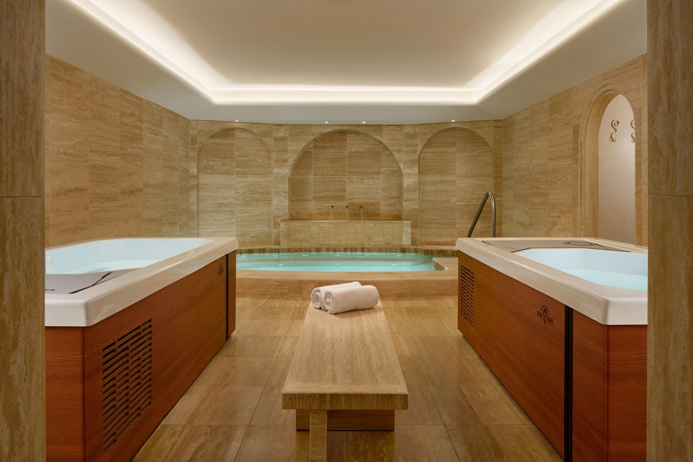 Sauna, poreallas, höyrysauna, vartalohoitoja, aromaterapiaa