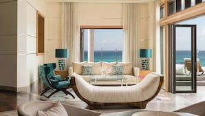 Grand Suite, 3 Bedrooms | Living room