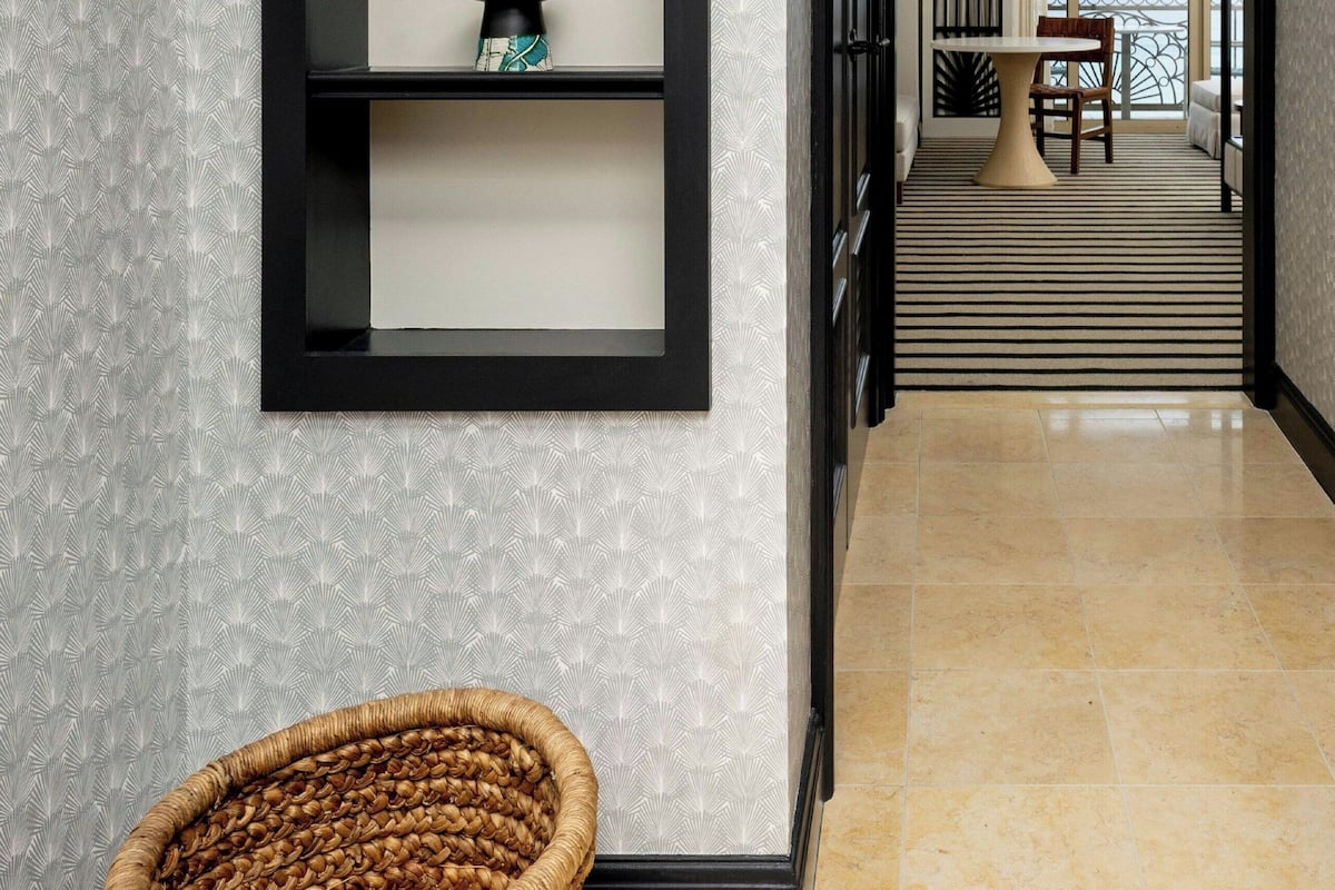 1 bedroom, Frette Italian sheets, premium bedding, pillowtop beds