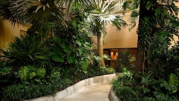 Sauna, poreallas, höyrysauna, vartalohoitoja, aromaterapiaa
