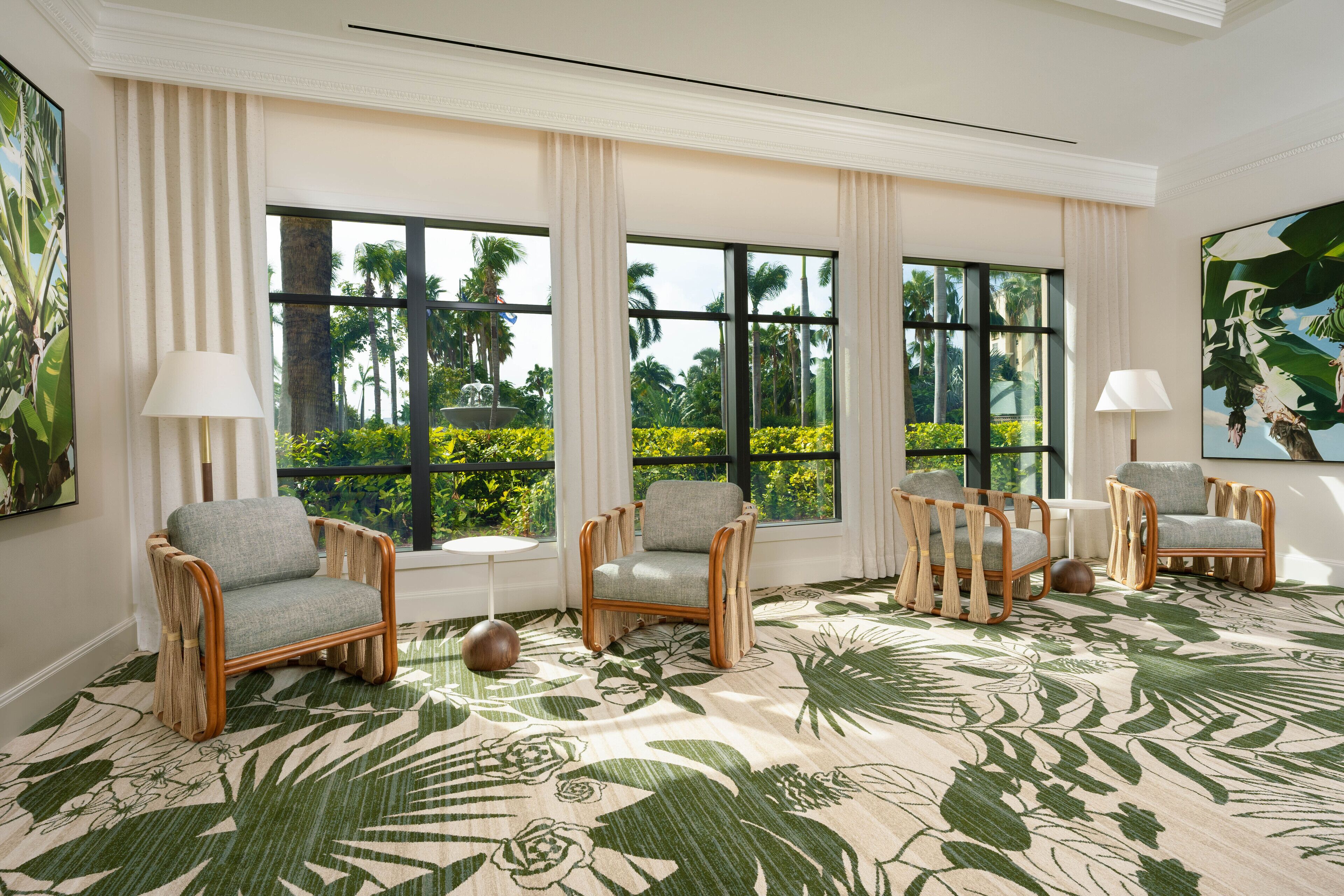 2 bars/lounges, poolside bar