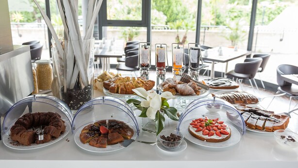 A breakfast buffet with various pastries and desserts. - Sotel Nomentana (Rome)