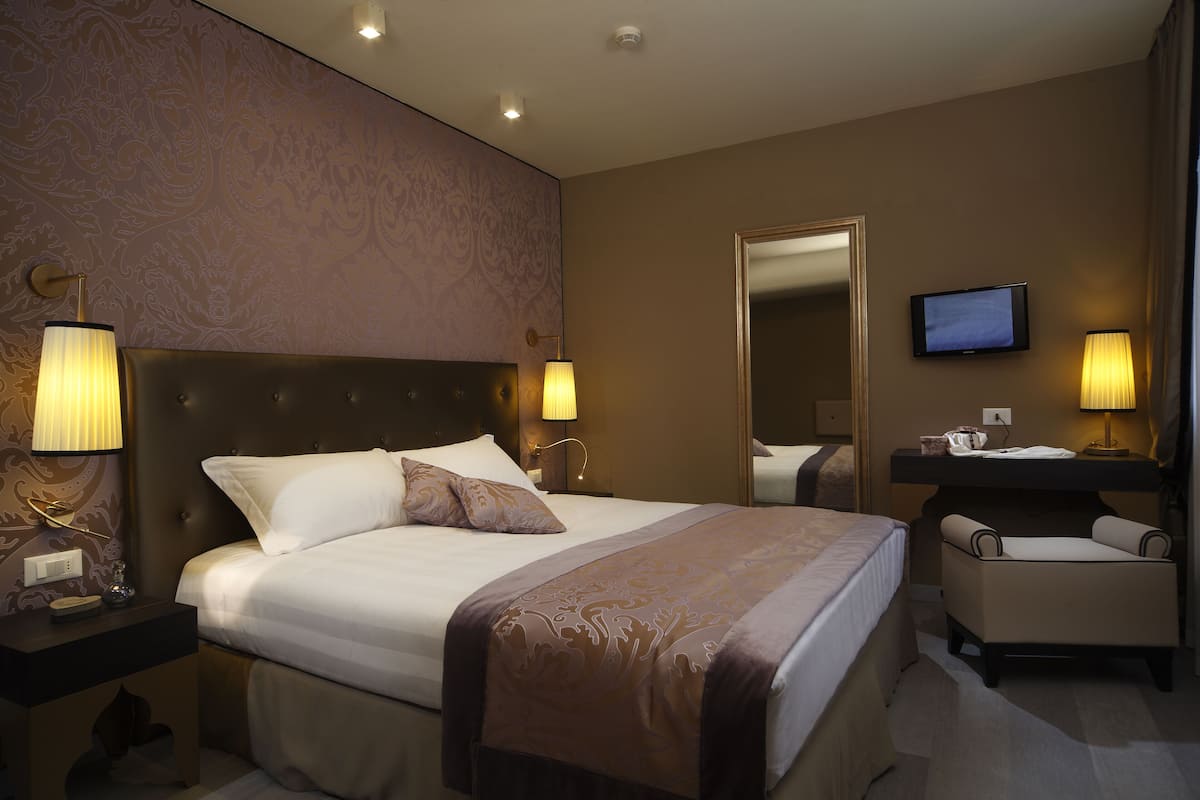 Chambre Supérieure Double ou avec lits jumeaux | Couette en duvet d'oie, minibar, coffres-forts dans les chambres, bureau