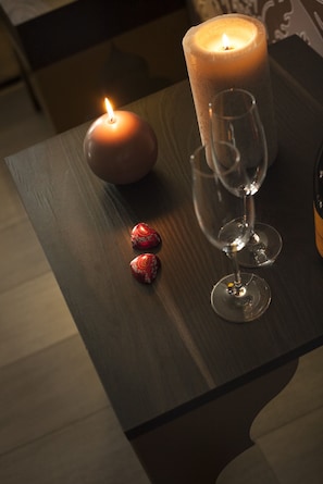 Daunenbettdecken, Minibar, Zimmersafe, Schreibtisch