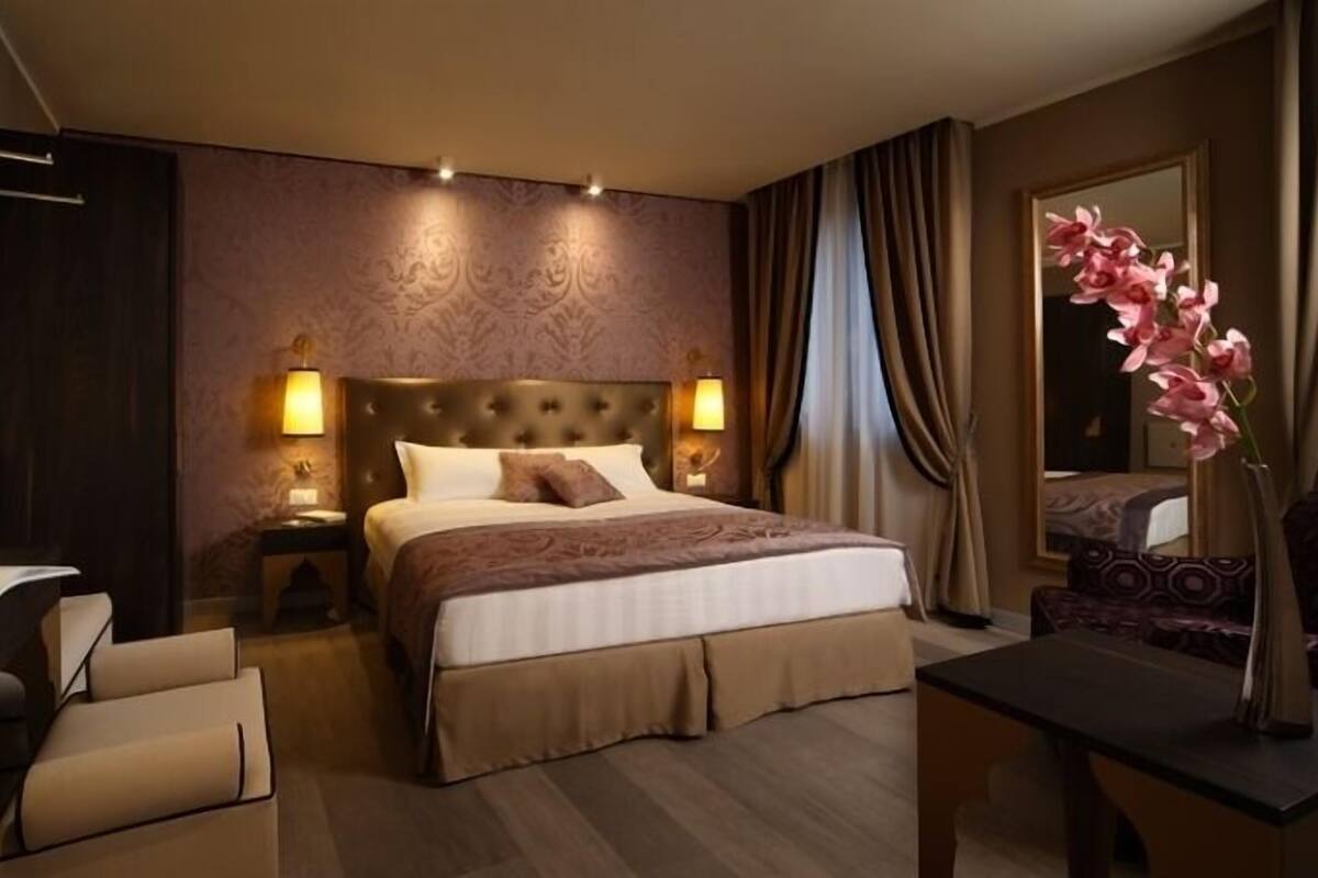 Down comforters, minibar, in-room safe, desk