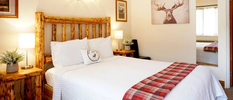 Suite (Single Queen at Moose Creek Inn) | Gratis wifi, beddengoed