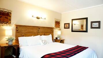 Room, 1 King Bed (Single King at Moose Creek Inn)