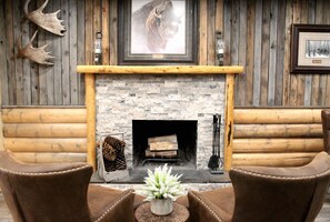Lobby - Moose Creek Inn (West Yellowstone)