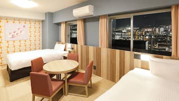 Camera, non fumatori (Renewal Japanese Modern Forth) | Copriletto in piuma, una scrivania, postazione laptop, tende oscuranti