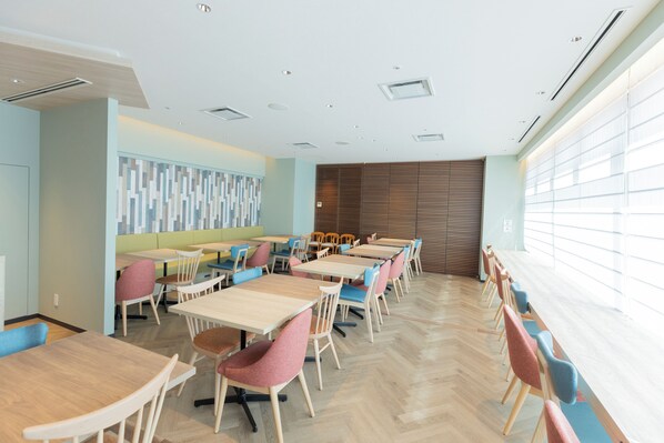 Se sirven desayunos y cocina japonesa