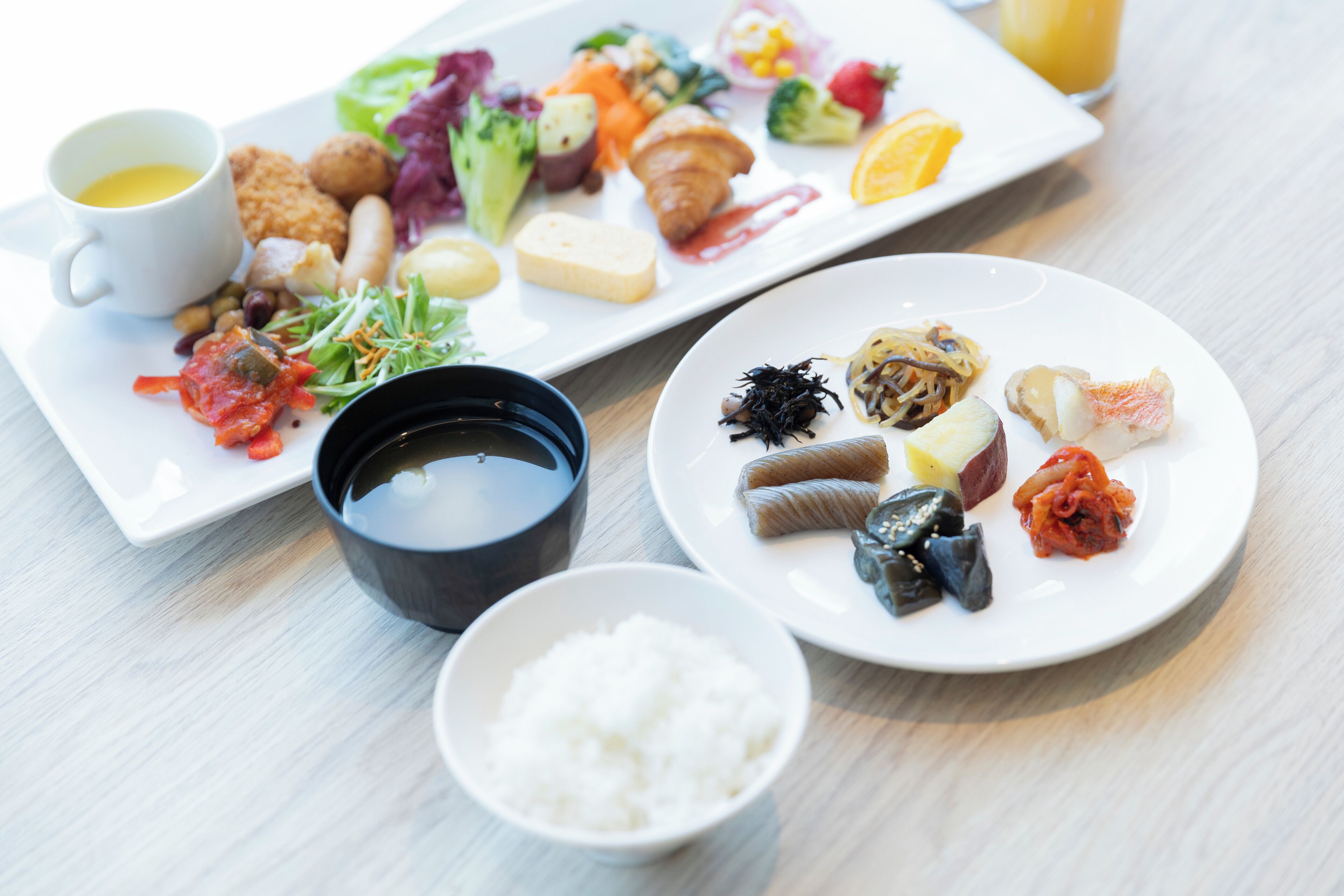 Daily buffet breakfast for a fee