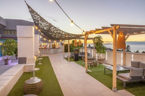 2 bar/lounge, bar a bordo piscina