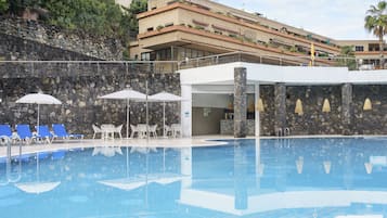 2 outdoor pools, pool umbrellas, pool loungers