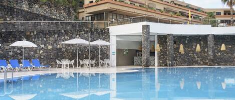 2 outdoor pools, pool umbrellas, pool loungers