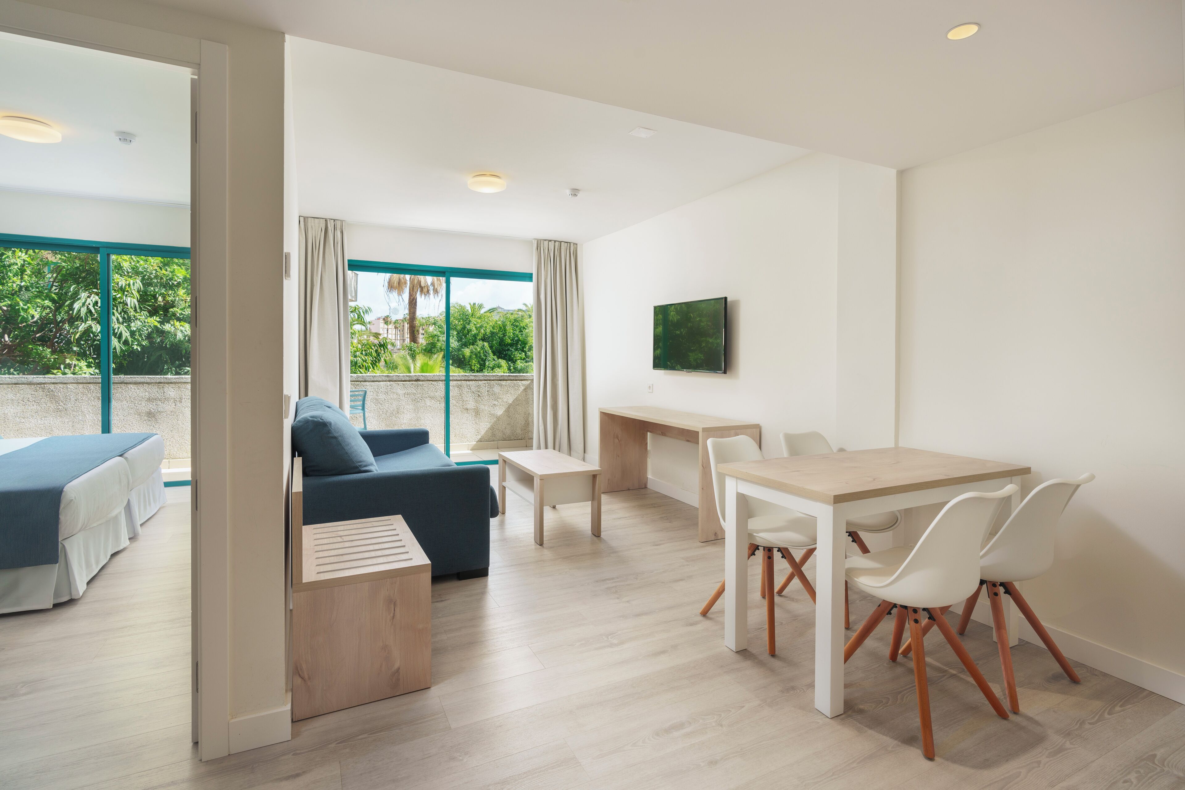 Míníbar, öryggishólf í herbergi, skrifborð, myrkratjöld/-gardínur