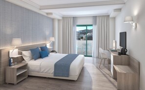 1 dormitorio, minibar, caja fuerte y escritorio