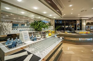 Desayuno buffet todos los días (con cargo)