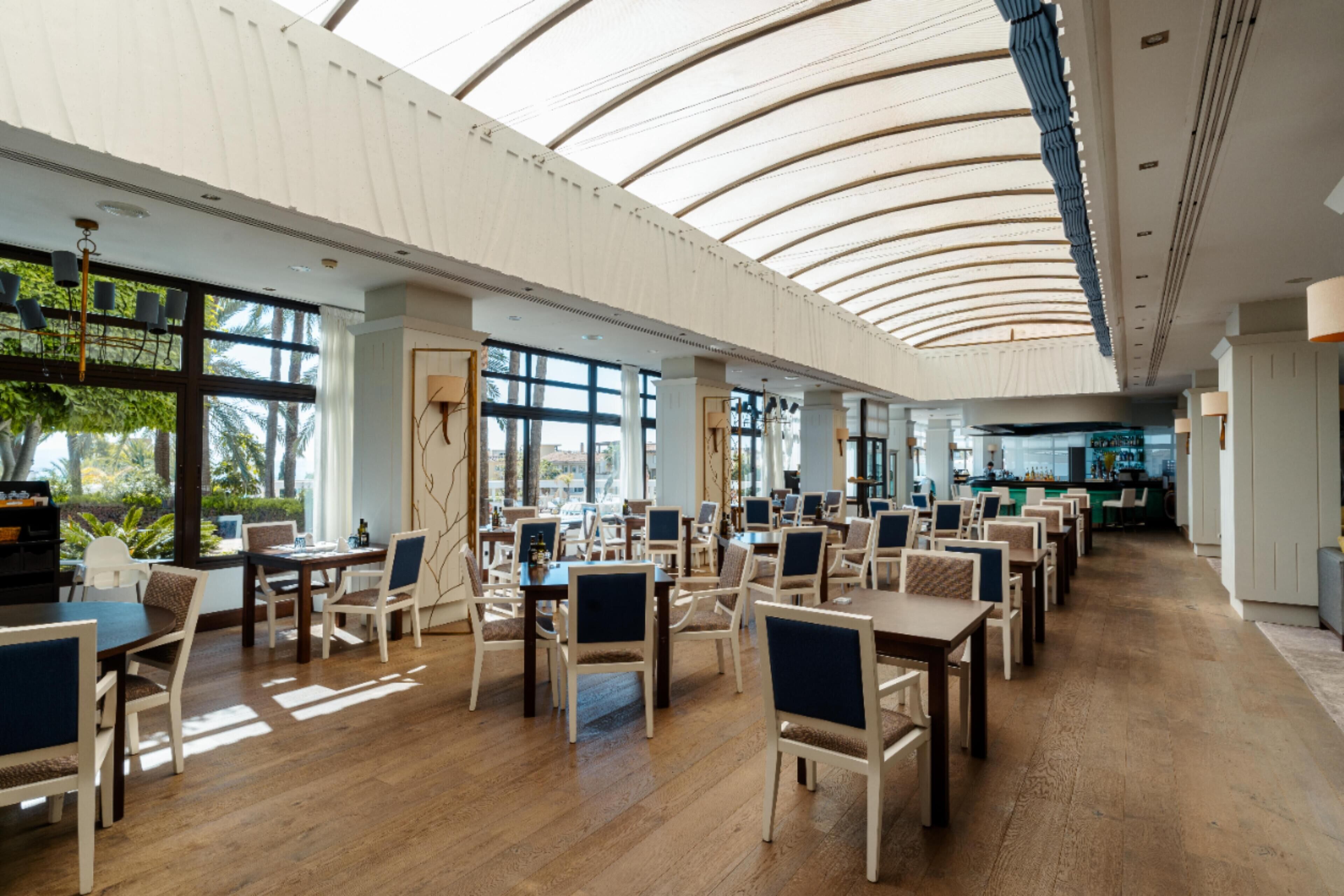 2 restaurantes; se sirve cocina mediterránea 