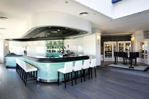 2 bars/lounges, poolside bar