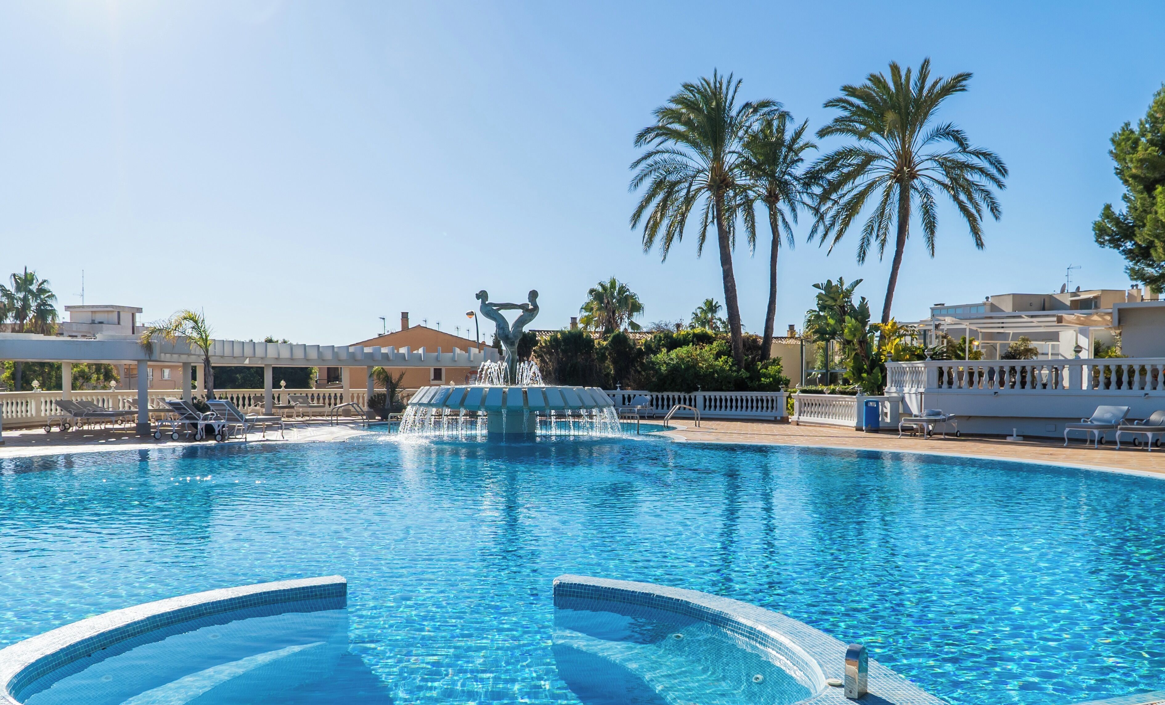 2 outdoor pools, pool umbrellas, sun loungers