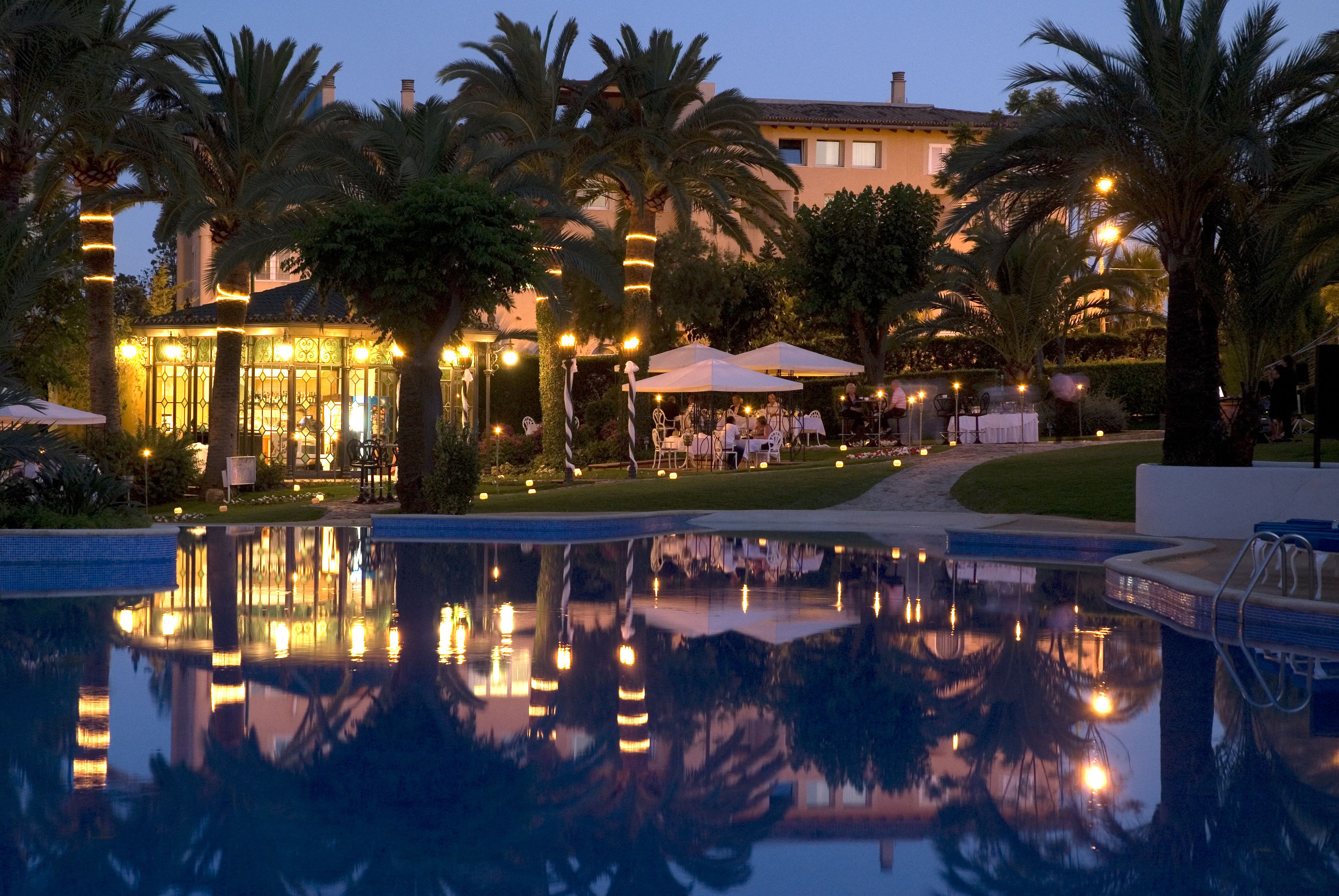 2 restaurants, mediterranean cuisine